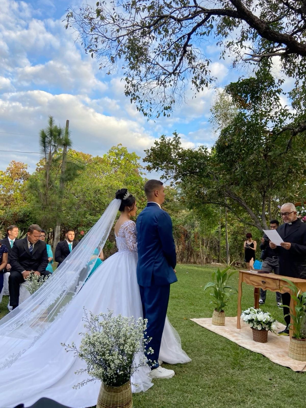 Experiência Oriva em casamento ao ar livre, com cerimônia no jardim